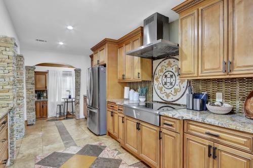 Big 6br,4ba Home W 10-car Parking For Crewsgrps in Brookhaven Big 6br,4ba Home W 10-car Parking For Crewsgrps in Brookhaven