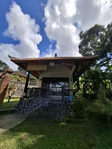 Pondok Alam Bukit near Tirta Gangga Pondok Alam Bukit near Tirta Gangga