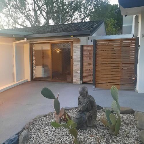 Bee Cottage in Robina Bee Cottage in Robina