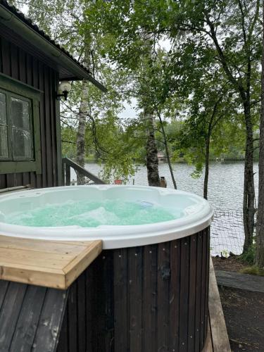 جاكوزي, Lakeview apartment, Espoo in Espoo جاكوزي, Lakeview apartment, Espoo in Espoo