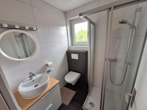Fürdőszoba, sonnige Ferienwohnung mit Balkon in Axams Fürdőszoba, sonnige Ferienwohnung mit Balkon in Axams