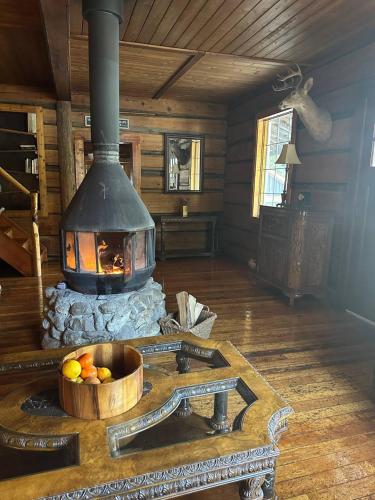 Rustic Beaverfoot Lodge Room N8 in Parson (BC) Rustic Beaverfoot Lodge Room N8 in Parson (BC)