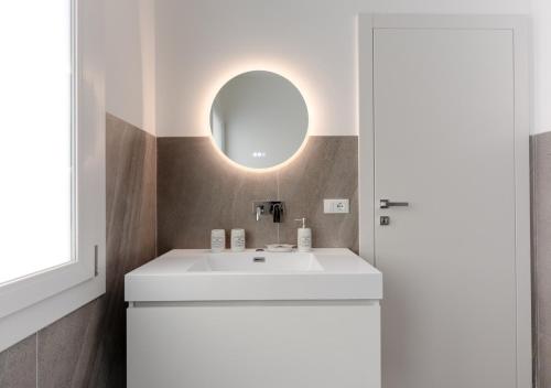 Bathroom, Fully Furnished Pink Apartment 2 in Treviso Bathroom, Fully Furnished Pink Apartment 2 in Treviso