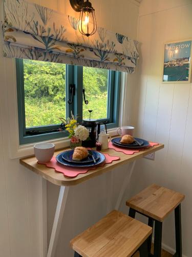 St. Kew Shepherd Huts in Saint Kew St. Kew Shepherd Huts in Saint Kew