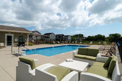 Corporate Housing by MGM in Oak Creek Corporate Housing by MGM in Oak Creek