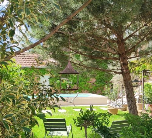 La petite madeleine - Chambre d'hôtes & spa (La petite madeleine - Chambre d'hotes & spa) in Saint Gengoux De Scisse La petite madeleine - Chambre d'hôtes & spa (La petite madeleine - Chambre d'hotes & spa) in Saint Gengoux De Scisse