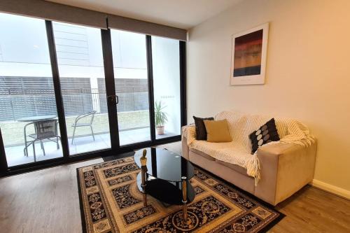 شرفة/ تراس, Kingston Foreshore Contemporary Apartment - Hosted by Canstay in كنجستون شرفة/ تراس, Kingston Foreshore Contemporary Apartment - Hosted by Canstay in كنجستون