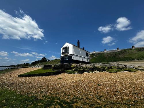 Beach Front Watch House, Lepe in Cowes West and Gurnard Beach Front Watch House, Lepe in Cowes West and Gurnard