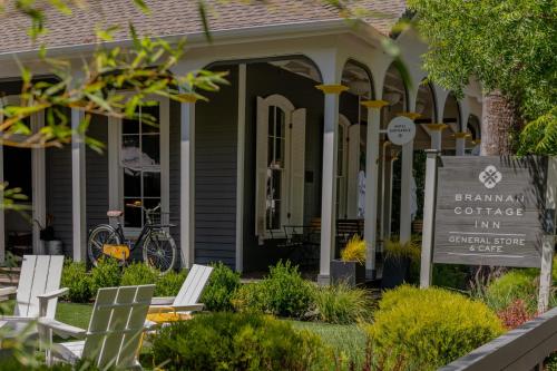 Exterior view, Brannan Cottage Inn in Calistoga Exterior view, Brannan Cottage Inn in Calistoga