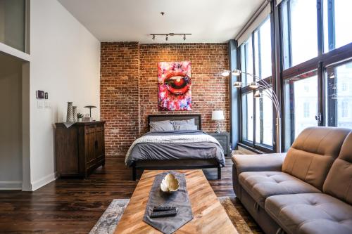 Elegant 3 Bedroom apartment in old port - 201