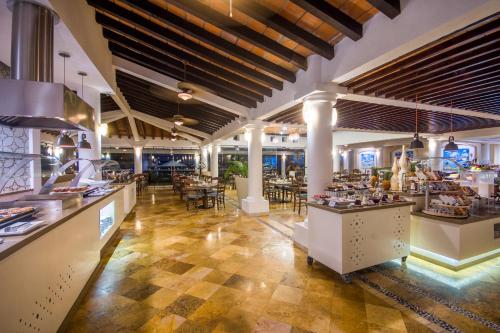 Restaurant, Buenaventura Grand Hotel & Great Moments - All Inclusive in Puerto Vallarta Restaurant, Buenaventura Grand Hotel & Great Moments - All Inclusive in Puerto Vallarta