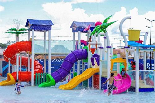 Lagoa ECO TOWERS ao lado do parque in Caldas Novas Lagoa ECO TOWERS ao lado do parque in Caldas Novas