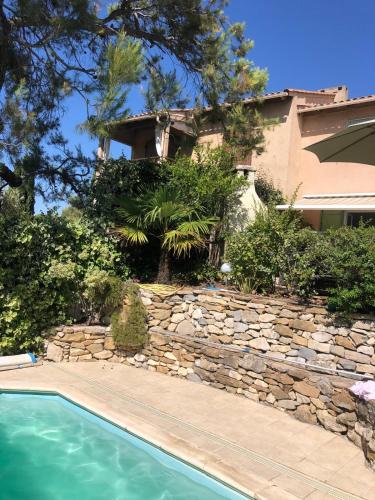 Zwembad, T3 Rez de Jardin,Piscine Privée (T3 Rez de Jardin,Piscine Privee) in Les Cartelliers Zwembad, T3 Rez de Jardin,Piscine Privée (T3 Rez de Jardin,Piscine Privee) in Les Cartelliers
