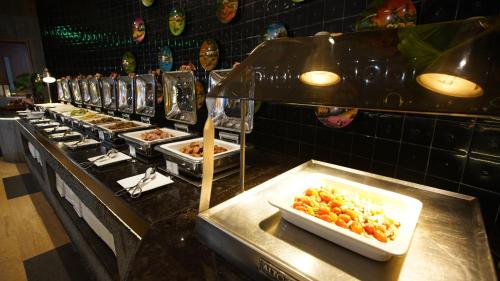 Food and beverages, Crowne Plaza Danang By IHG in Hòa Hải Food and beverages, Crowne Plaza Danang By IHG in Hòa Hải