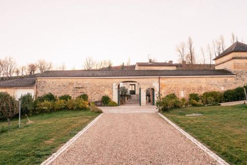 Chateau La Clariere in Sainte-Colombe (Aquitaine) Chateau La Clariere in Sainte-Colombe (Aquitaine)