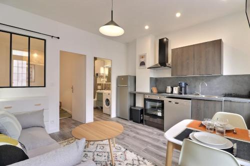 Renovated T1 accommodation for 4 guests - Optional parking