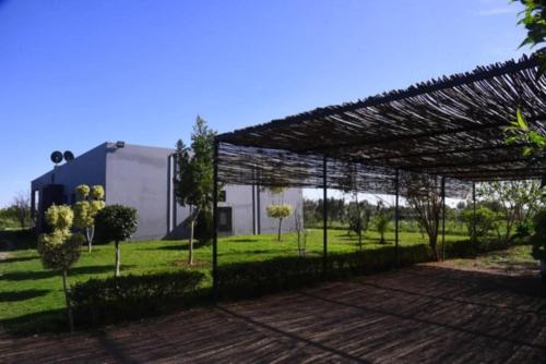 정원, Grande maison familiale dans une ferme de deux hectares in 벤 슬리마네 정원, Grande maison familiale dans une ferme de deux hectares in 벤 슬리마네