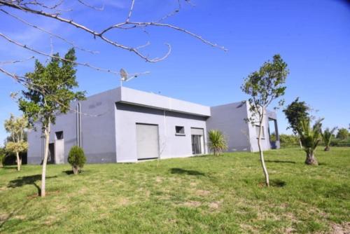 Grande maison familiale dans une ferme de deux hectares in 벤 슬리마네 Grande maison familiale dans une ferme de deux hectares in 벤 슬리마네