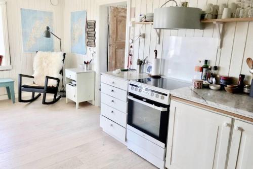 Konyha, Historic House, 1880 - Stunning Panoramic Views in Sorvagen Konyha, Historic House, 1880 - Stunning Panoramic Views in Sorvagen