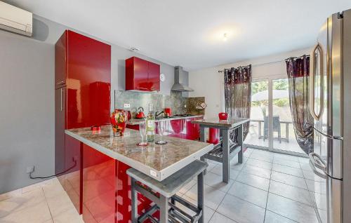 Kitchen, 2 Bedroom Gorgeous Home In Mercues in Mercues Kitchen, 2 Bedroom Gorgeous Home In Mercues in Mercues