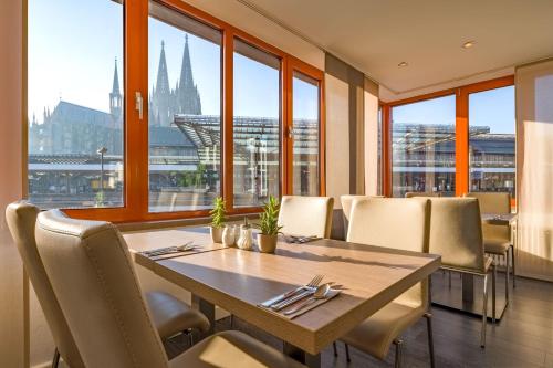 Uitzicht, Kommerzhotel Köln near Roman-German Museum (Romisch-Germanisches Museum) Uitzicht, Kommerzhotel Köln near Roman-German Museum (Romisch-Germanisches Museum)