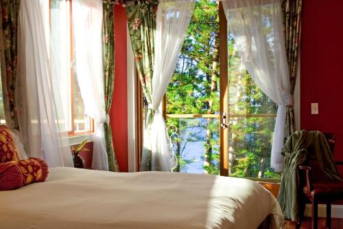 在meiguo.com看到的Hawaii Island Retreat at Ahu Pohaku Ho`omaluhia的介绍图片