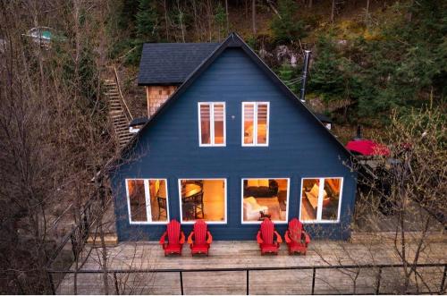 Lakefront Retreat & Panoramic Views With Hot Tub and Sauna in Algonquin Highlands (ON) Lakefront Retreat & Panoramic Views With Hot Tub and Sauna in Algonquin Highlands (ON)