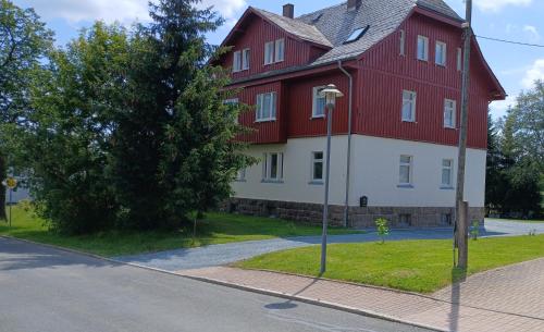 Tampilan eksterior, OK FERIEN - Altes Bahnhaus in Muldenhammer Tampilan eksterior, OK FERIEN - Altes Bahnhaus in Muldenhammer