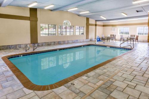 Вид, AmericInn by Wyndham Des Moines Airport in Де-Мойн (Айова) Вид, AmericInn by Wyndham Des Moines Airport in Де-Мойн (Айова)
