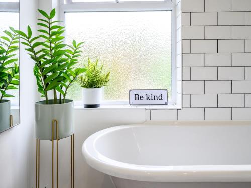 Pass the Keys 3 Bedroom home within walking distance of town in Underdale Pass the Keys 3 Bedroom home within walking distance of town in Underdale