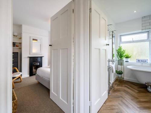 Pass the Keys 3 Bedroom home within walking distance of town in Underdale Pass the Keys 3 Bedroom home within walking distance of town in Underdale