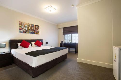 Enfield Hotel in Clearview Enfield Hotel in Clearview