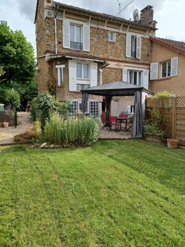 Apartment St Remy-les-Chevreuse 5 min walk RER B in Saint-Remy-les-Chevreuse Apartment St Remy-les-Chevreuse 5 min walk RER B in Saint-Remy-les-Chevreuse