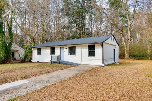 Pet-Friendly Home about 6 Mi to Downtown Atlanta! in Browns Mill Park Pet-Friendly Home about 6 Mi to Downtown Atlanta! in Browns Mill Park