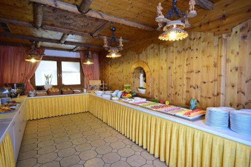 Food and beverages, Hotel Garni Birkenhof in Solden Food and beverages, Hotel Garni Birkenhof in Solden