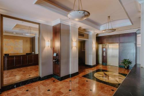 ล็อบบี้, โรงแรมคลับ ควอเตอร์ อิน วอชิงตัน ดีซี (Club Quarters Hotel in Washington DC) near อนุสาวรีย์ลินคอล์น ล็อบบี้, โรงแรมคลับ ควอเตอร์ อิน วอชิงตัน ดีซี (Club Quarters Hotel in Washington DC) near อนุสาวรีย์ลินคอล์น