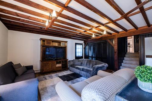 Airy & Spacious Modern Farmhouse in 馬里蘭奧因斯米爾斯 (MD) Airy & Spacious Modern Farmhouse in 馬里蘭奧因斯米爾斯 (MD)