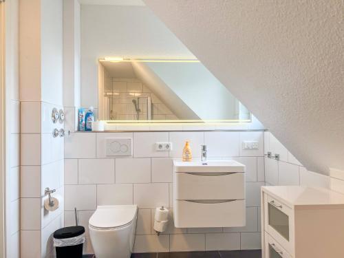 Fürdőszoba, T&K Apartments - Mettmann - Schöne 5 Zimmer Maisonette - 20min Messe Fair DUS (T&K Apartments - Mettmann - Schone 5 Zimmer Maisonette - 20min Messe Fair DUS) in Mettmann Fürdőszoba, T&K Apartments - Mettmann - Schöne 5 Zimmer Maisonette - 20min Messe Fair DUS (T&K Apartments - Mettmann - Schone 5 Zimmer Maisonette - 20min Messe Fair DUS) in Mettmann