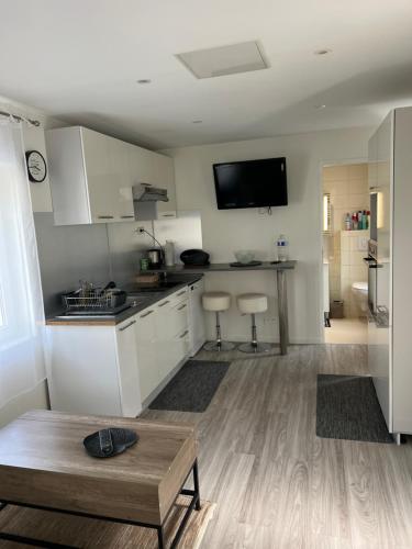 Maisonnette atypique in ป็องชาร์ Maisonnette atypique in ป็องชาร์