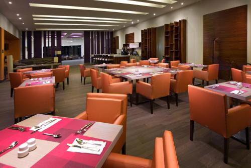 Restaurant, Hilton Garden Inn Monterrey Airport in Monterrey Restaurant, Hilton Garden Inn Monterrey Airport in Monterrey