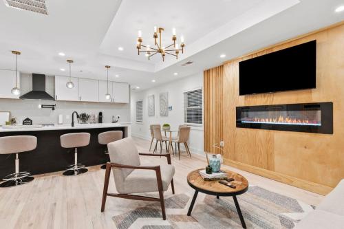 Luxury Living Minutes from Downtown 4 Bedroom Gem in Vine City Luxury Living Minutes from Downtown 4 Bedroom Gem in Vine City