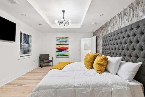 Luxury Living Minutes from Downtown 4 Bedroom Gem in Vine City Luxury Living Minutes from Downtown 4 Bedroom Gem in Vine City