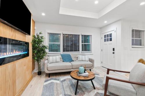 Luxury Living Minutes from Downtown 4 Bedroom Gem in Vine City Luxury Living Minutes from Downtown 4 Bedroom Gem in Vine City