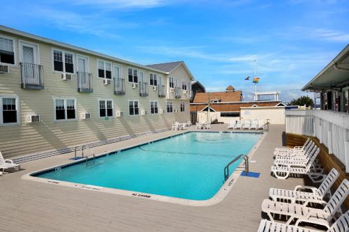 Swimming pool, Grove Hotel in Fire Island (NY) Swimming pool, Grove Hotel in Fire Island (NY)
