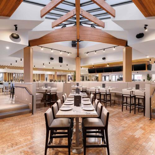 餐厅, 基洛那桑德曼套房酒店 (Sandman Hotel & Suites Kelowna) in 基洛那(BC) 餐厅, 基洛那桑德曼套房酒店 (Sandman Hotel & Suites Kelowna) in 基洛那(BC)