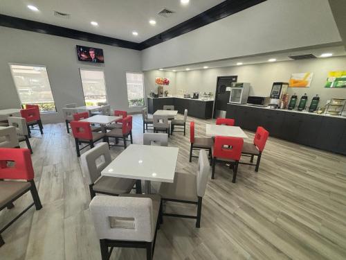 Food and beverages, Quality Inn & Suites at Airport Blvd I-65 in Mobile (AL) Food and beverages, Quality Inn & Suites at Airport Blvd I-65 in Mobile (AL)
