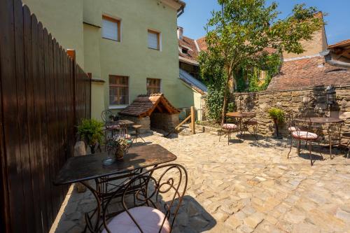 The Throne - M Museum Hotel in Sighişoara The Throne - M Museum Hotel in Sighişoara