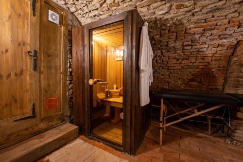 The Throne - M Museum Hotel in Sighişoara The Throne - M Museum Hotel in Sighişoara