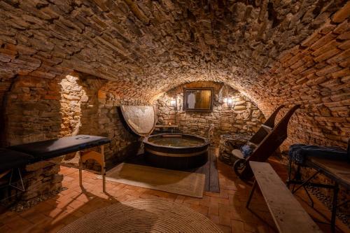 The Throne - M Museum Hotel in Sighişoara The Throne - M Museum Hotel in Sighişoara