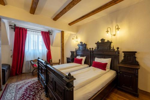 The Throne - M Museum Hotel in Sighişoara The Throne - M Museum Hotel in Sighişoara